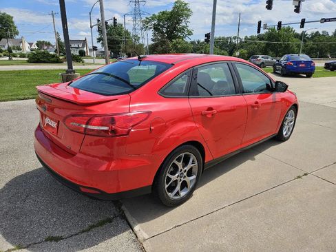 Used 2015 Ford Focus SE w/ Equipment Group 201A FWD image 8