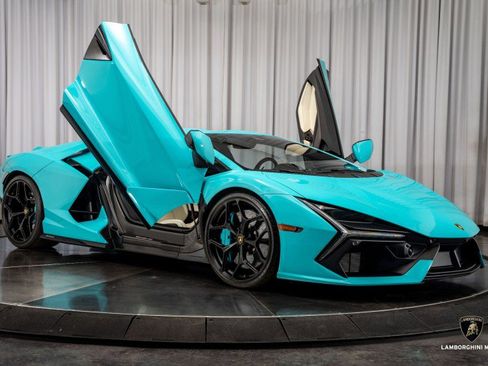 Used 2025 Lamborghini Revuelto image 36
