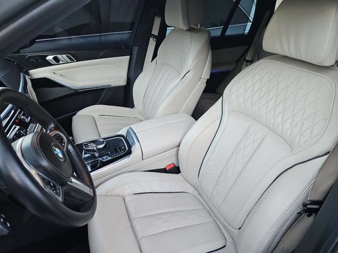 Used 2019 BMW X5 xDrive50i w/ M Sport Package image 13