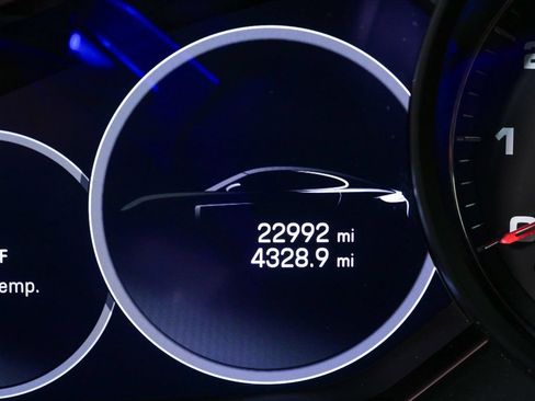 Used 2023 Porsche Panamera 4S w/ Premium Package image 12