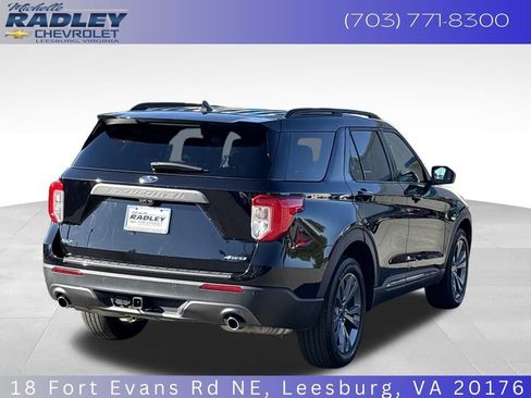 Used 2022 Ford Explorer XLT w/ Equipment Group 202A image 7