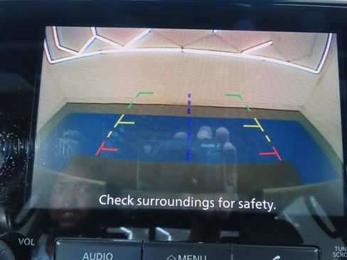 Used 2023 Nissan Titan SV w/ SV Convenience Package image 25