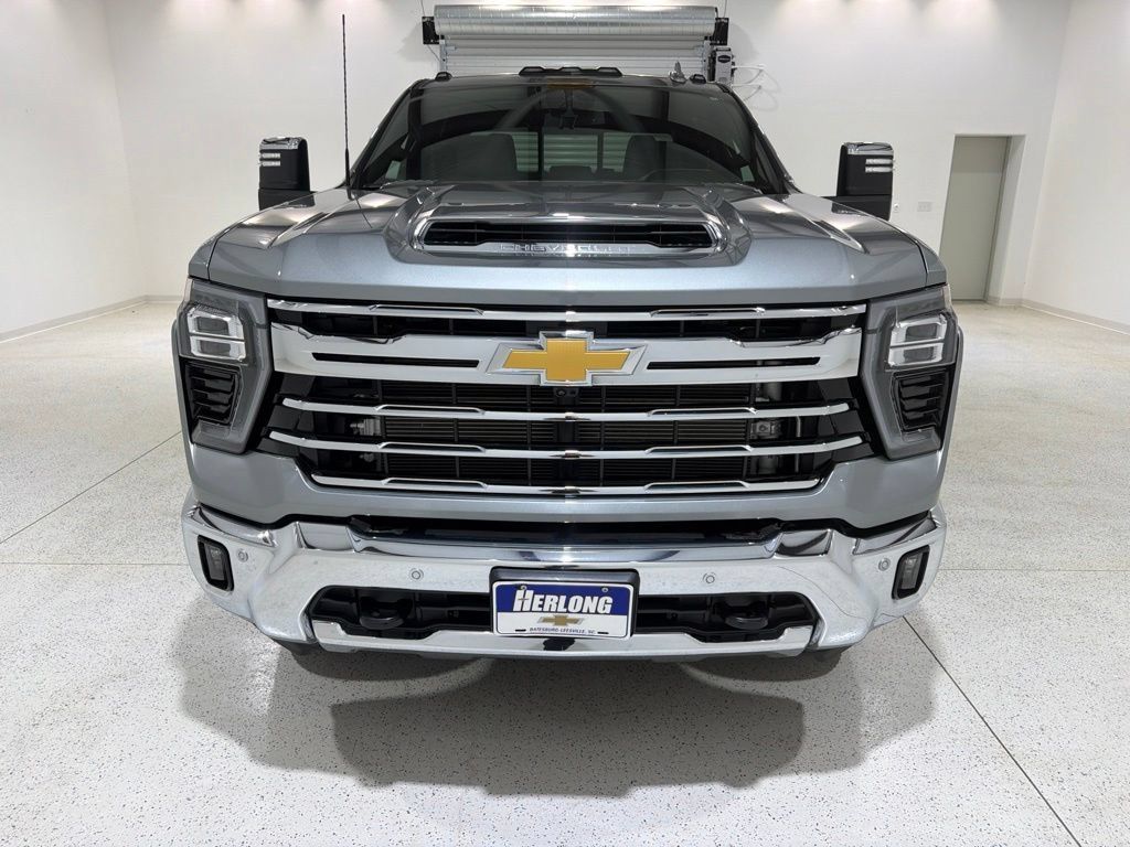 Used 2025 Chevrolet Silverado 3500 LTZ w/ LTZ Plus Package AWD/4WD image 8
