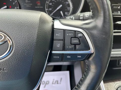 Used 2021 Toyota Highlander Platinum AWD/4WD image 16