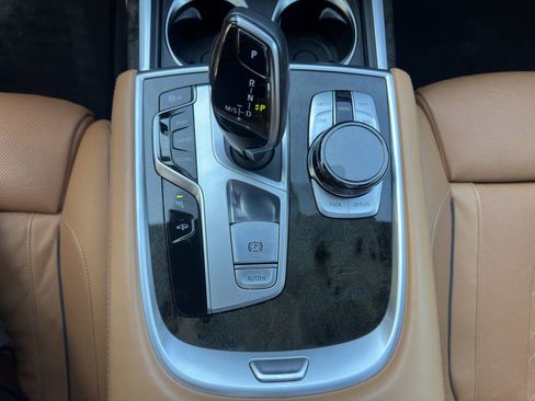 Used 2018 BMW 750i xDrive image 32