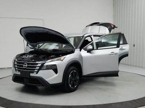 Used 2024 Nissan Rogue SV AWD/4WD image 11