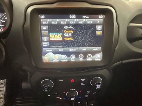 Used 2022 Jeep Renegade Latitude AWD/4WD image 23