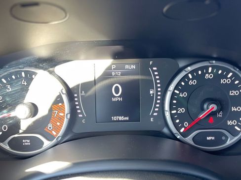 Used 2023 Jeep Renegade Latitude image 28