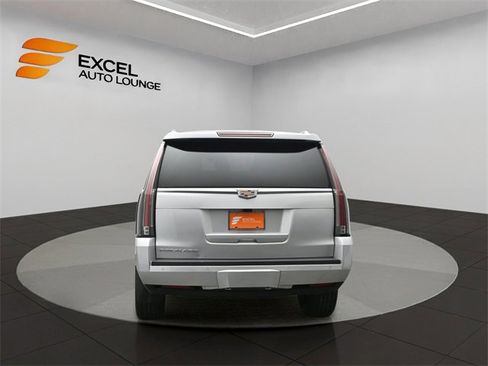 Used 2018 Cadillac Escalade Luxury image 4
