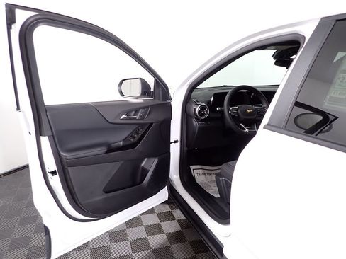 New 2026 Chevrolet Equinox LT FWD image 17