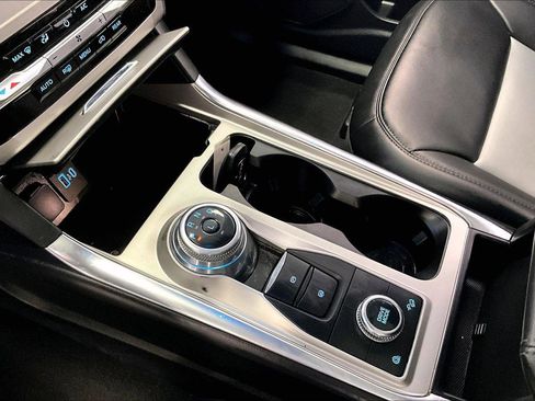 Certified 2022 Ford Explorer XLT w/ Equipment Group 202A image 16