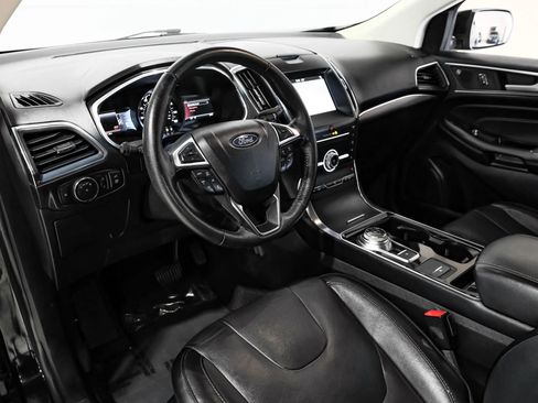 Used 2019 Ford Edge Titanium image 18