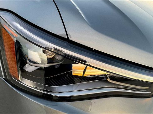 New 2025 Volkswagen Taos SE image 13