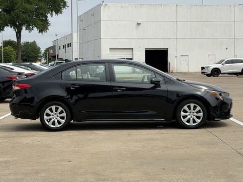 Used 2025 Toyota Corolla LE FWD image 3