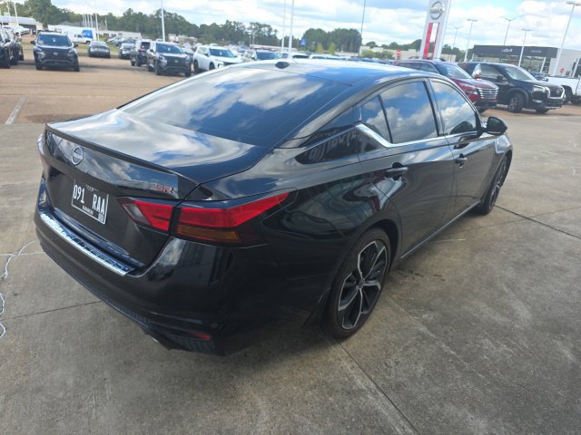 Used 2023 Nissan Altima 2.5 SR w/ SR Premium Package FWD image 10