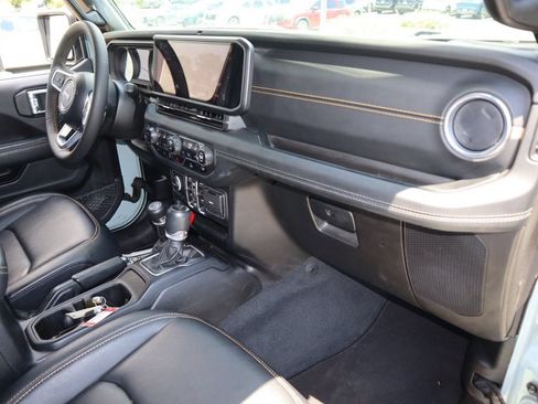 Used 2024 Jeep Wrangler Unlimited Sahara w/ Technology Group AWD/4WD image 28