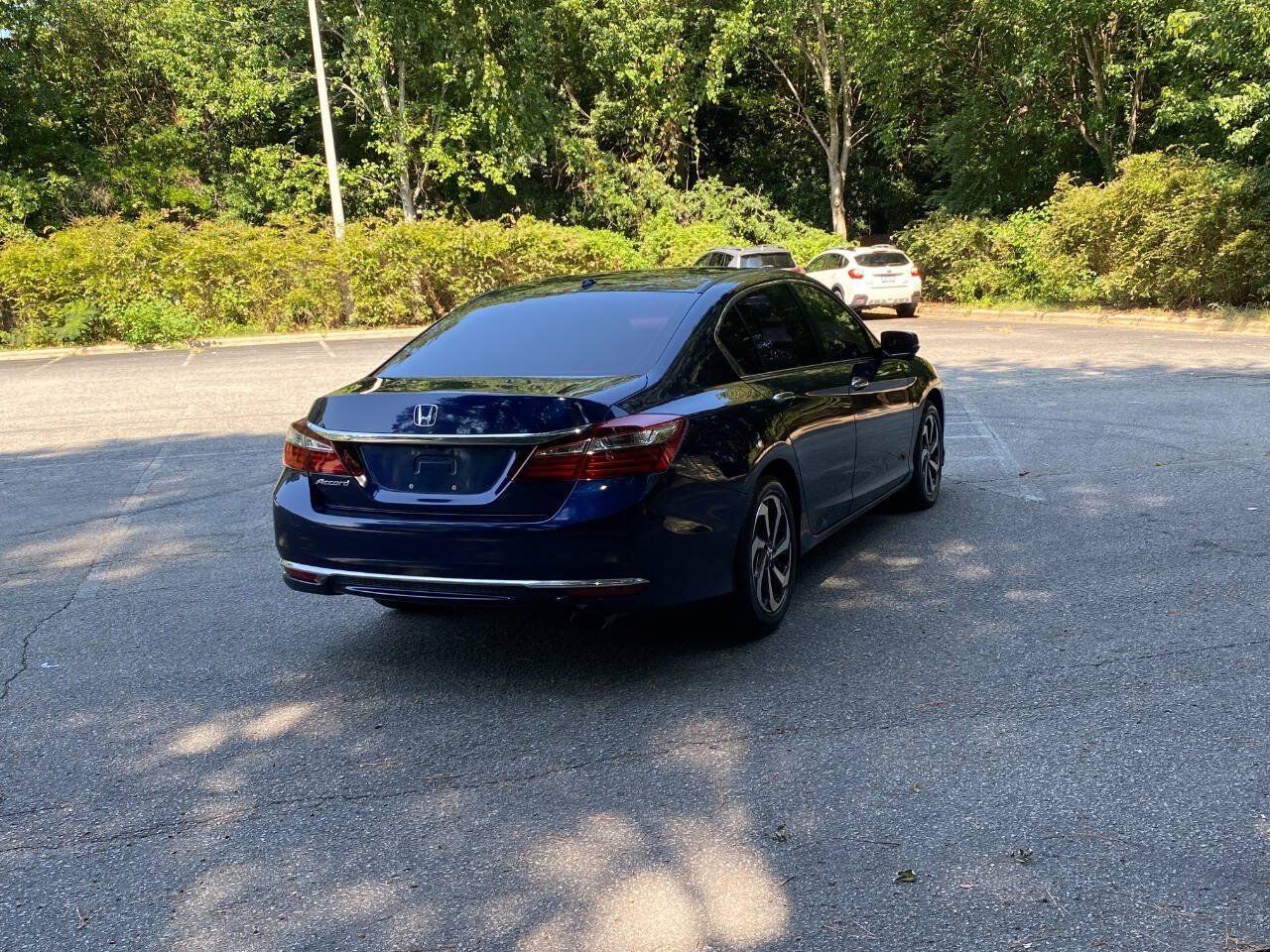 Used 2017 Honda Accord EX image 5