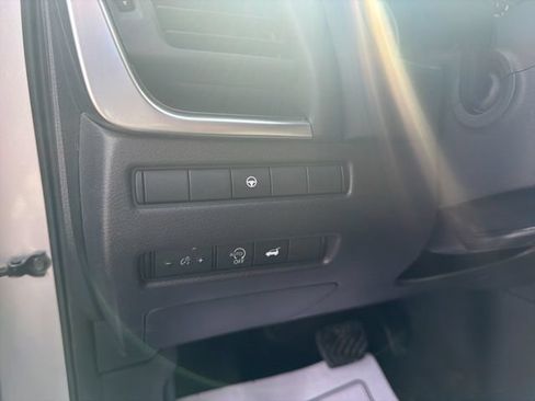 Used 2025 Nissan Rogue SV AWD/4WD image 25