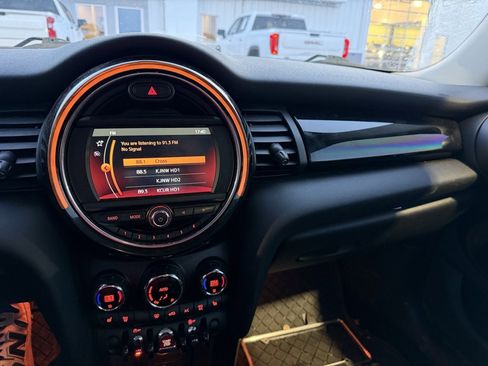 Used 2019 MINI Cooper 4-Door Hardtop w/ Storage Package image 12