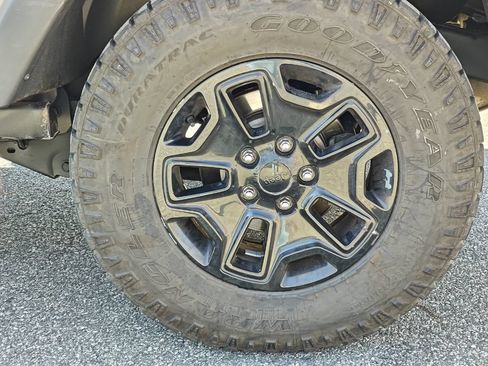 Used 2015 Jeep Wrangler Sport AWD/4WD image 13
