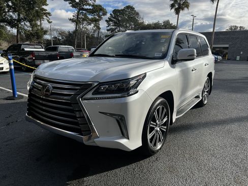 Used 2021 Lexus LX 570 4WD w/ 3rd Row & Luxury Pkg image 5