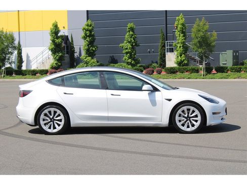 Used 2022 Tesla Model 3 RWD image 3