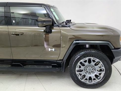 Used 2024 GMC Hummer EV 3X w/ LPO, Illumination Package image 7