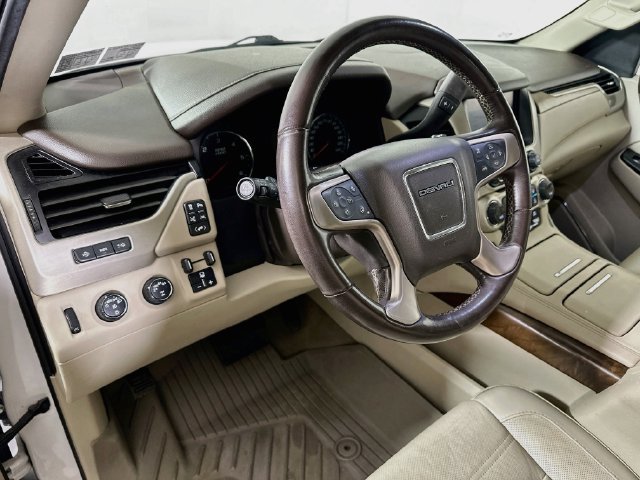Used 2020 GMC Yukon XL Denali w/ Denali Premium Package AWD/4WD image 12