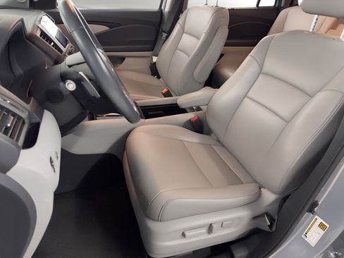 Used 2017 Honda Pilot Touring image 5