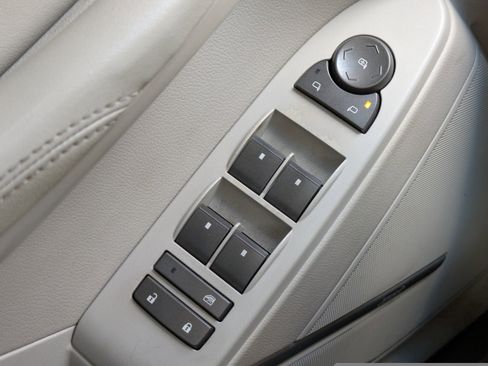 Used 2010 Cadillac CTS Premium image 18