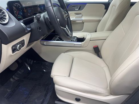 Used 2023 Mercedes-Benz EQB 300 4MATIC image 26