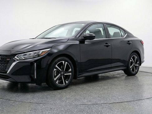 Used 2025 Nissan Sentra SV image 3