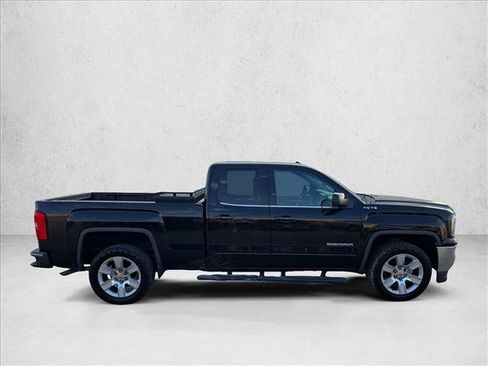 Used 2017 GMC Sierra 1500 SLE w/ SLE Value Package AWD/4WD image 4