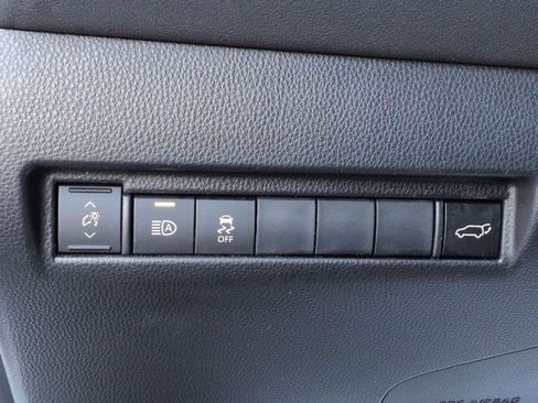 Certified 2023 Toyota Venza LE image 27