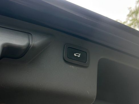 Used 2016 Land Rover Discovery Sport HSE Luxury image 25