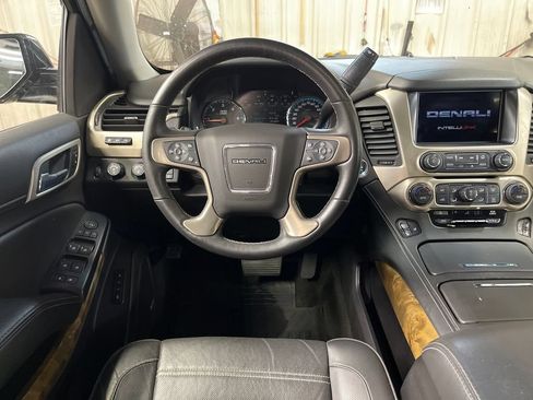 Used 2017 GMC Yukon Denali AWD/4WD image 17