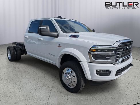 New 2026 RAM 4500 4x4 Crew Cab DRW image 8