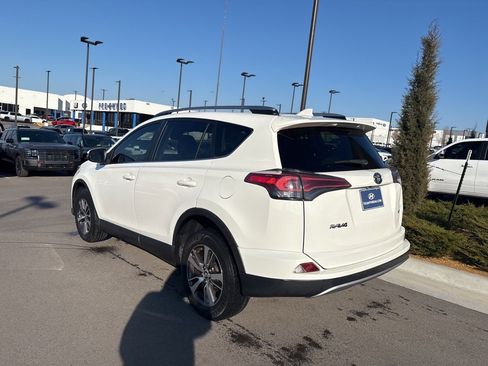 Used 2018 Toyota RAV4 XLE image 5