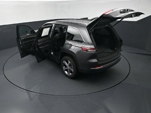 New 2026 Jeep Grand Cherokee Limited w/ Trailer Tow Package AWD/4WD image 28