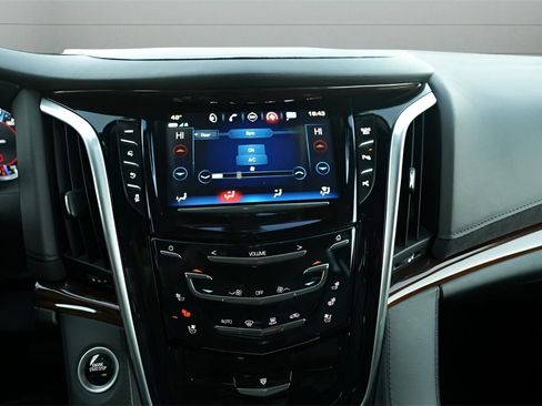 Used 2020 Cadillac Escalade ESV 4WD image 50