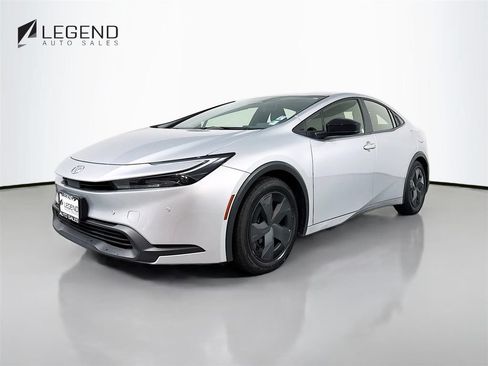 Used 2023 Toyota Prius LE FWD image 1