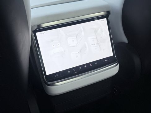 Used 2023 Tesla Model X image 40