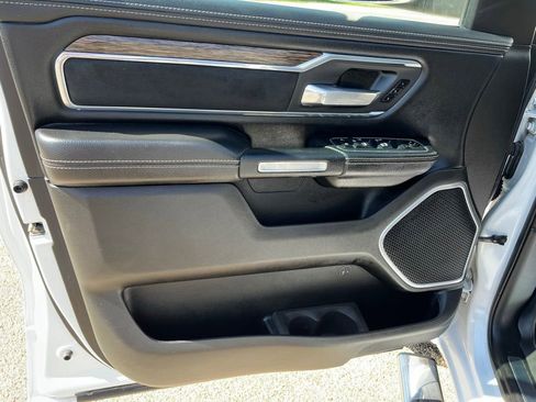 Used 2019 RAM 1500 Laramie AWD/4WD image 32