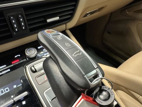 Certified 2022 Porsche Cayenne AWD/4WD image 43