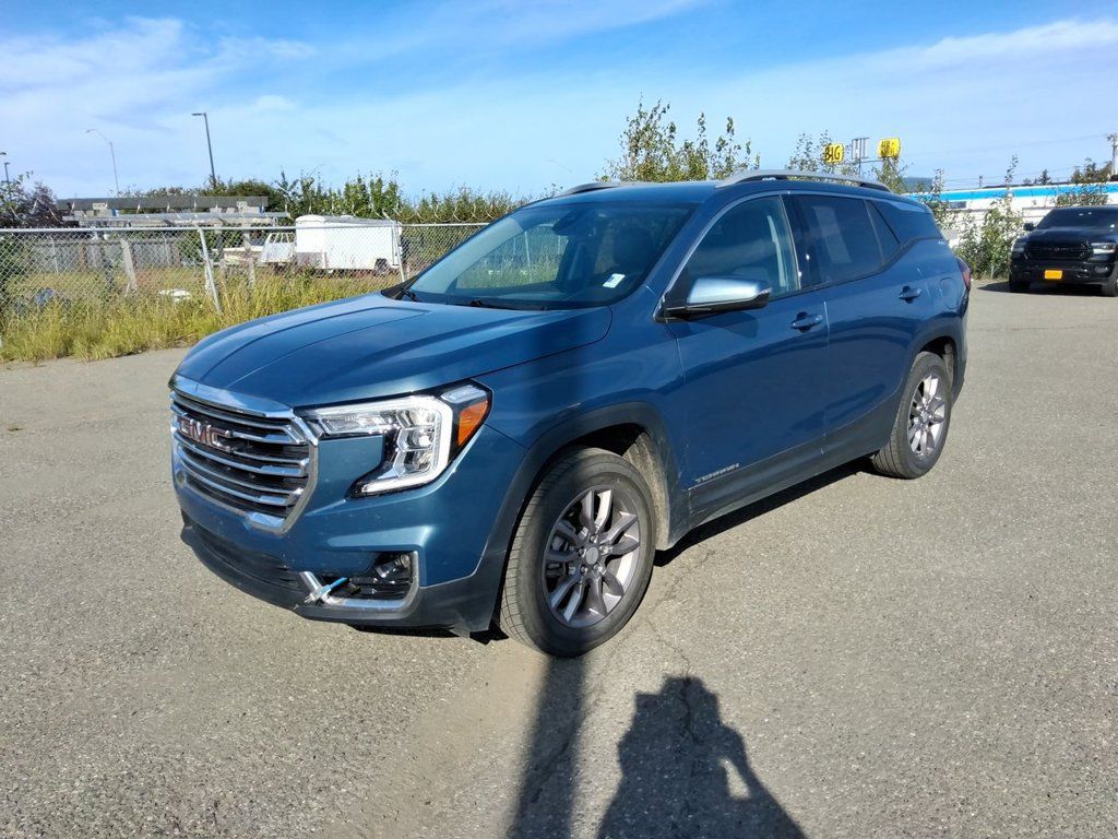 Used 2024 GMC Terrain SLT AWD/4WD image 4