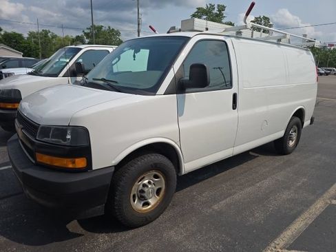 Used 2021 Chevrolet Express 2500 w/ Driver Convenience Package RWD image 3