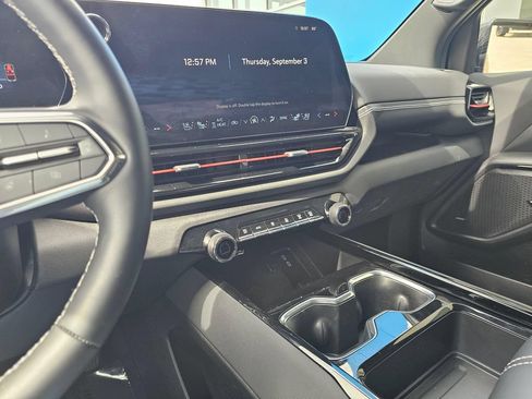 Used 2026 Chevrolet Silverado EV Trail Boss AWD/4WD image 33