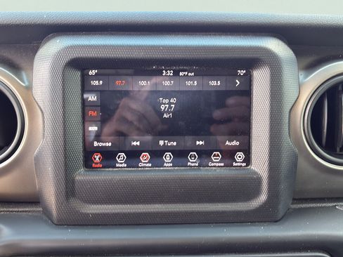 Used 2020 Jeep Gladiator Sport w/ Quick Order Package 24S AWD/4WD image 30