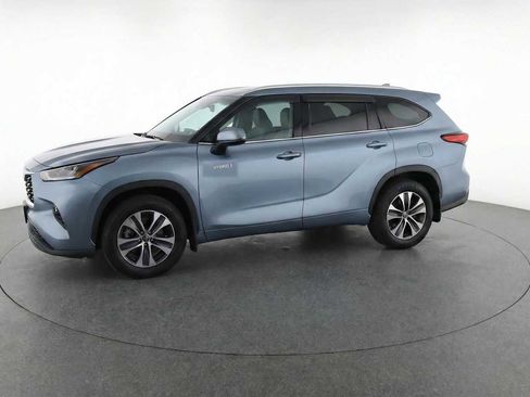 Used 2021 Toyota Highlander XLE image 1