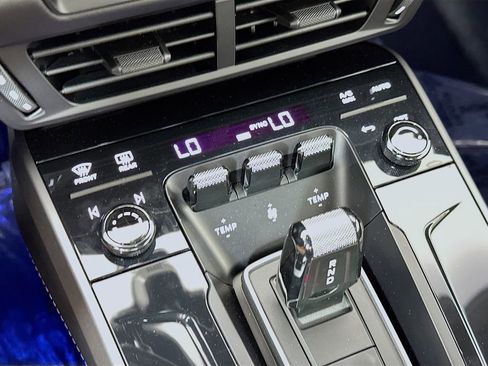 Used 2025 Porsche 911 Carrera image 17